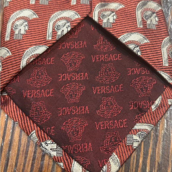 Vintage Gianni Versace Silk Medusa Designer Logo Men’s Neck Tie Made In Italy - Picture 5 of 7